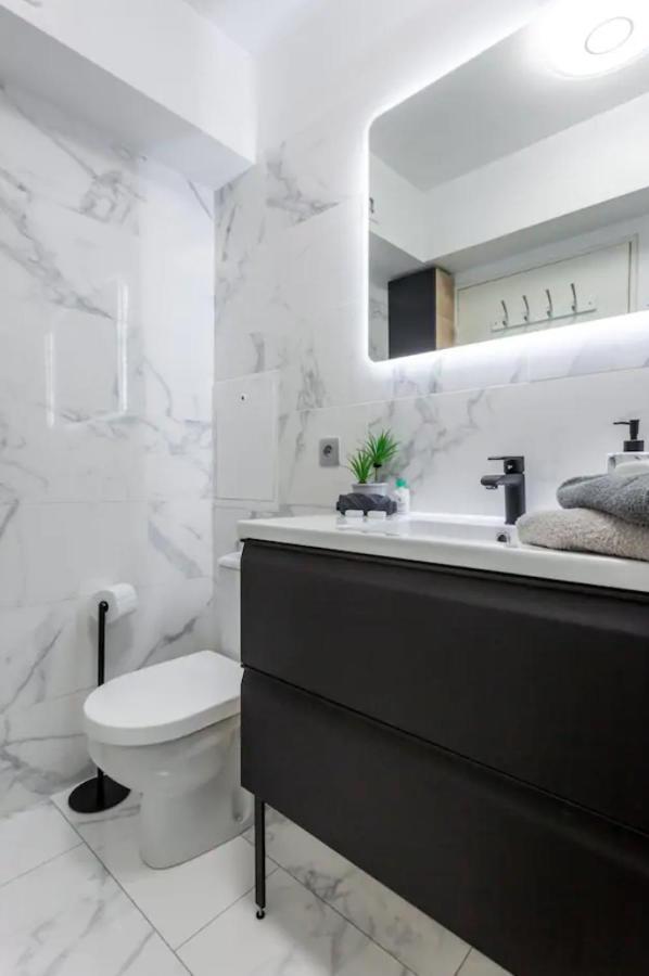 Beautiful Modern Fully Furnished Studio Levallois-Perret Bagian luar foto