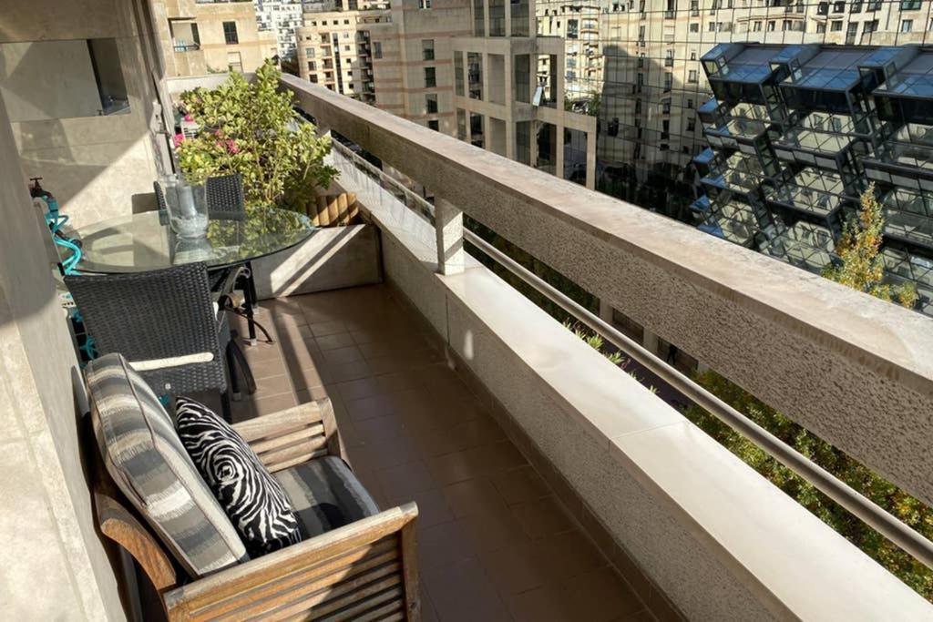 Beautiful Modern Fully Furnished Studio Levallois-Perret Bagian luar foto