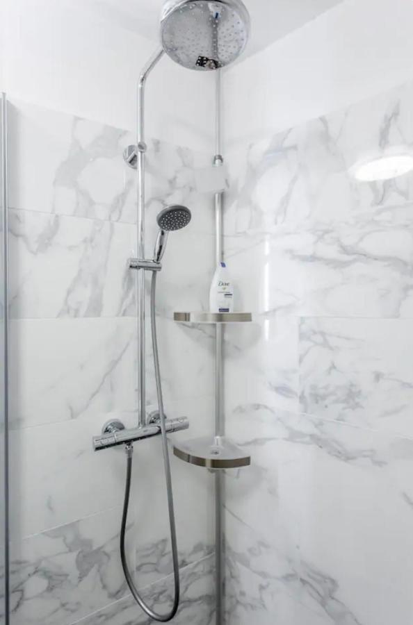 Beautiful Modern Fully Furnished Studio Levallois-Perret Bagian luar foto