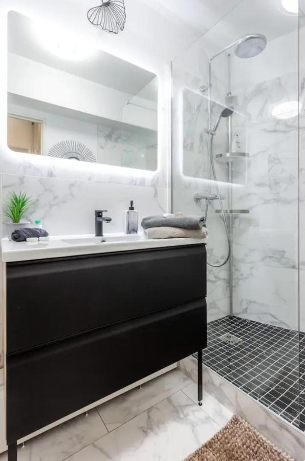 Beautiful Modern Fully Furnished Studio Levallois-Perret Bagian luar foto